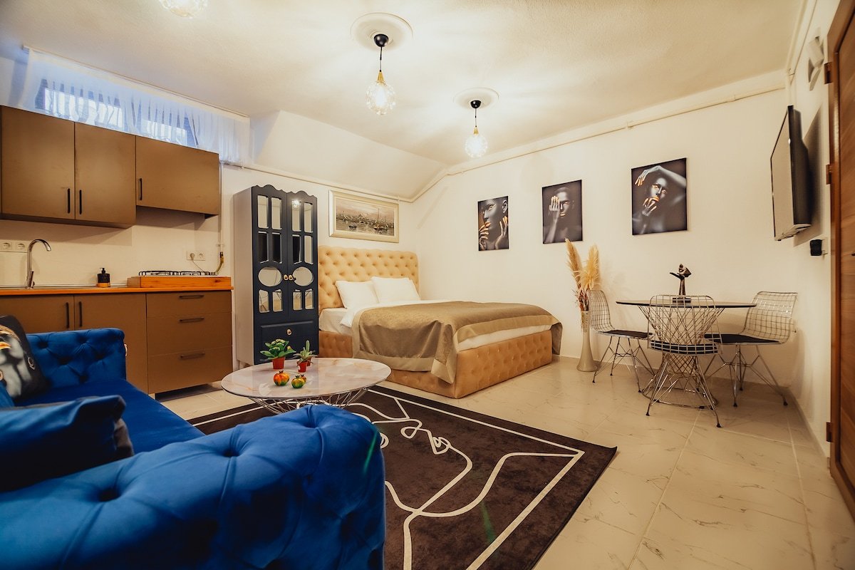 BIG GROUPS- 5BR 5BATH AT TAKSİM ( CİTY CENTER ) gallery image 3