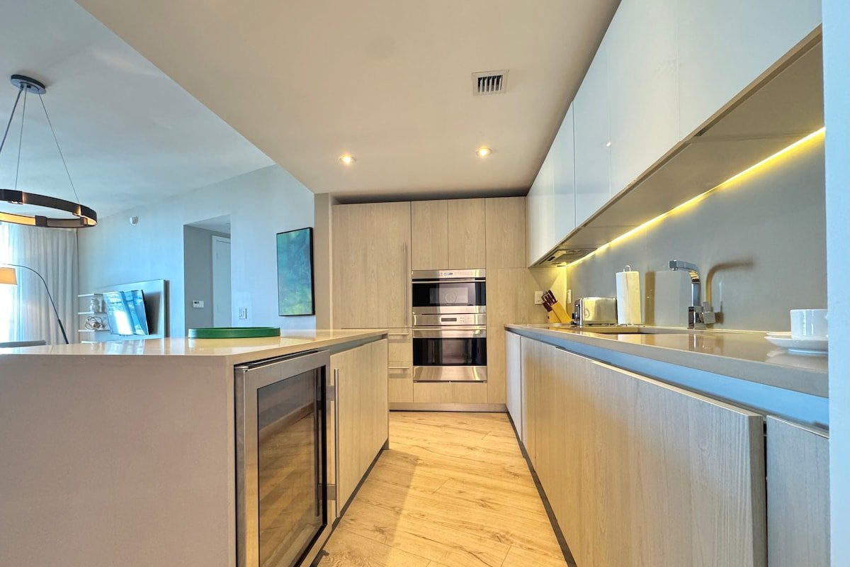 34th OCEAN VIEW Retreat 2/2 at LYFE @34th Floor gallery image 5