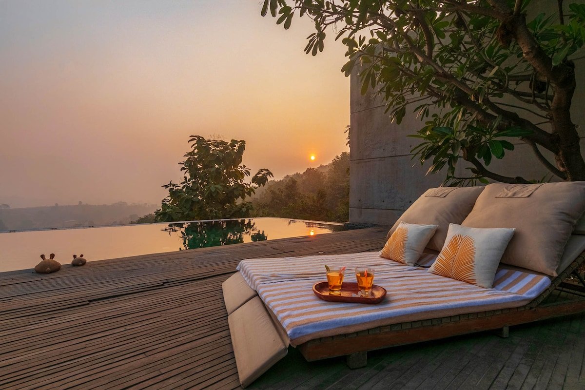 4bhk-Infinity Pool , Luxury Interior-Paashaan.