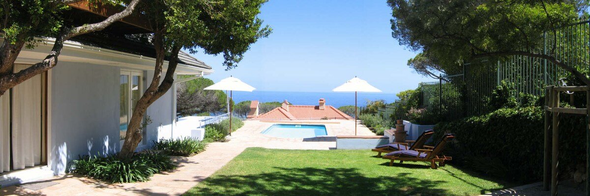 Camps Bay home sleeps 10. 5 min walk to beach. gallery image 5