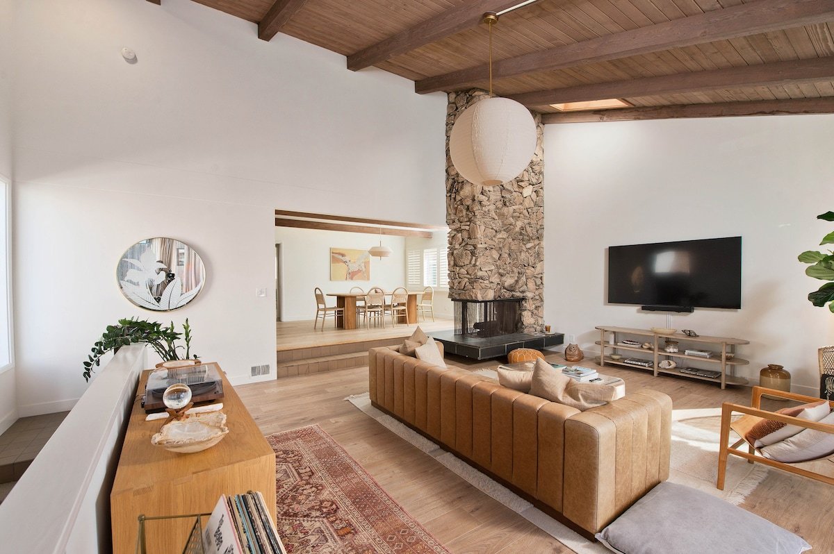 Stylish Beach House*Ocean Views*Parking*Beach Gear gallery image 5