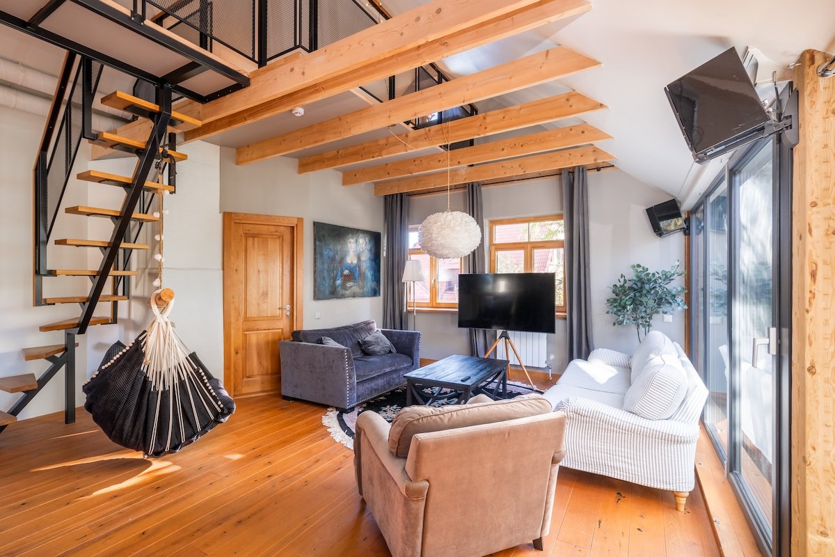 Cozy riverside penthouse gallery image 2