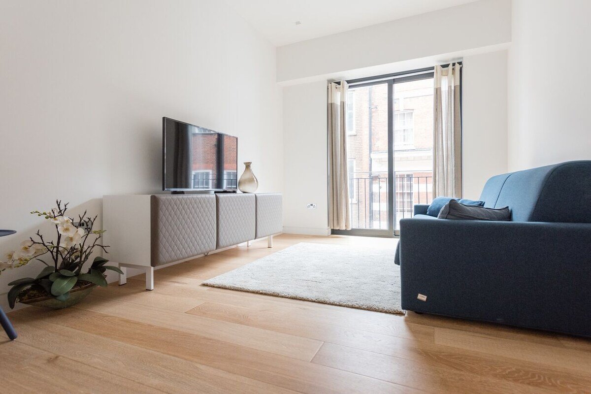 Spectacular 2 Bedroom in Trafalgar Sq gallery image 4