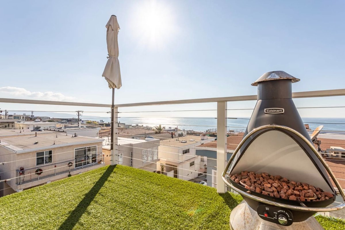 Large Ocean View Apartment | Balcony & Parking