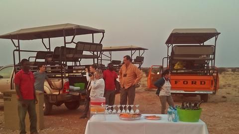 Sundowner Game Drive - Game drive with sundowner enroute