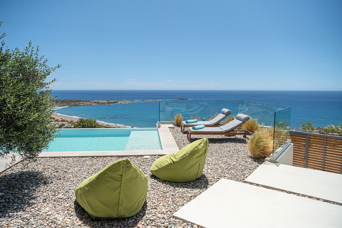 Krystallon East – Superb views, close to the beach gallery image 3