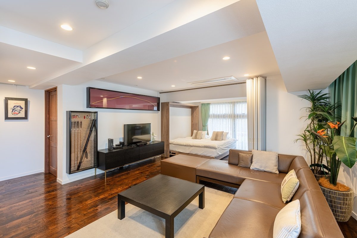 Zen Luxe Retreat: Roomy & Serene 6min to Shinjuku gallery image 2