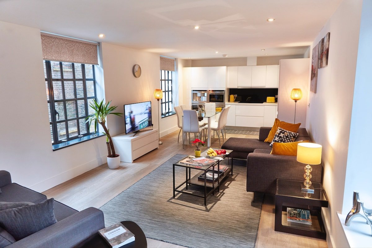 Fab! 2 Bedr/3 Beds in the heart of Covent Garden! gallery image 3
