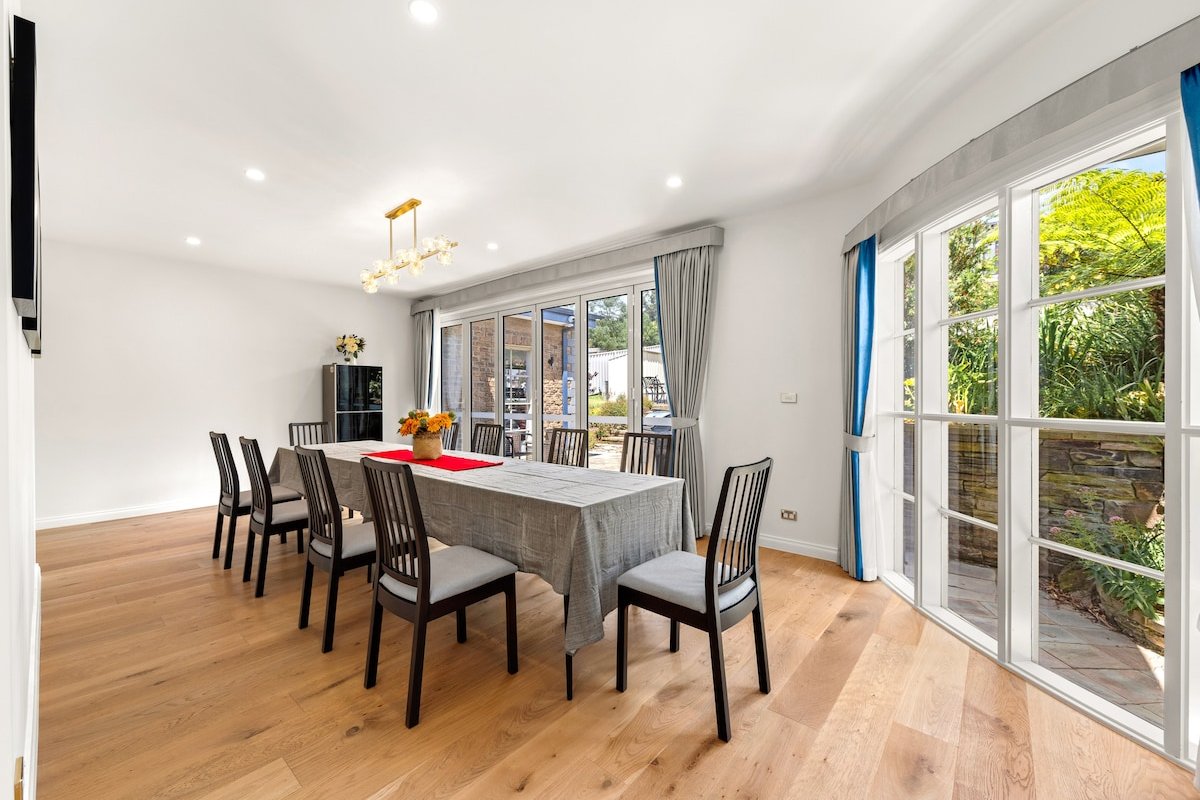 Entire Luxury 5-Ensuite Home in Templestowe Lower gallery image 5