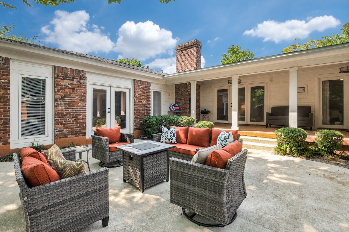 Heated Pool, Golf & Poker Room gallery image 4