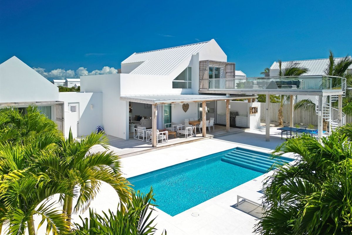 Sea La Vie: NEW Villa w/Pool, Walk to the Beach