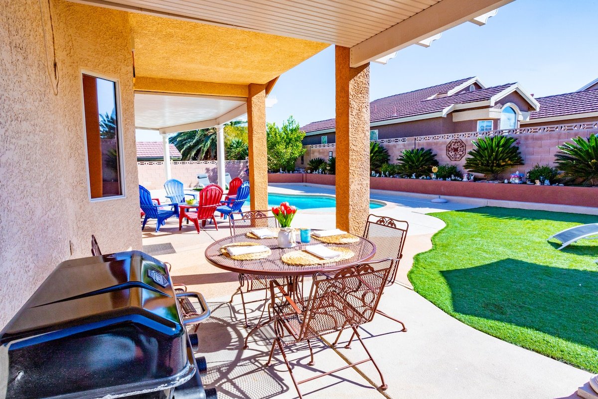 Spacious Oasis: king bed, pool, spa, & EV charger gallery image 2