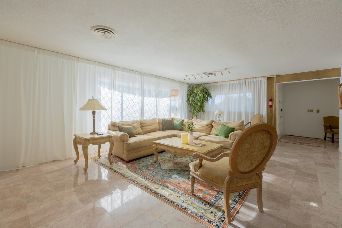 Vegas 7BR Retreat Once Home to a Magician gallery image 5