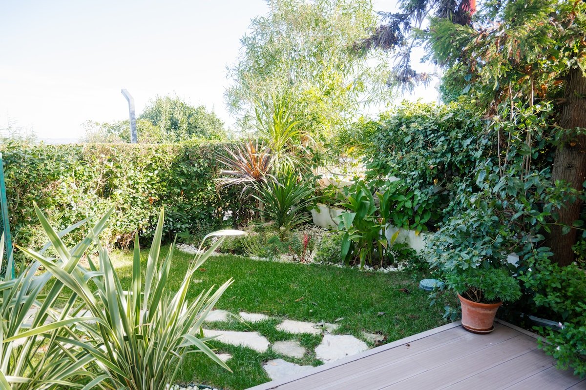 Bosphorus Garden Suite • Garden & Free Parking gallery image 5