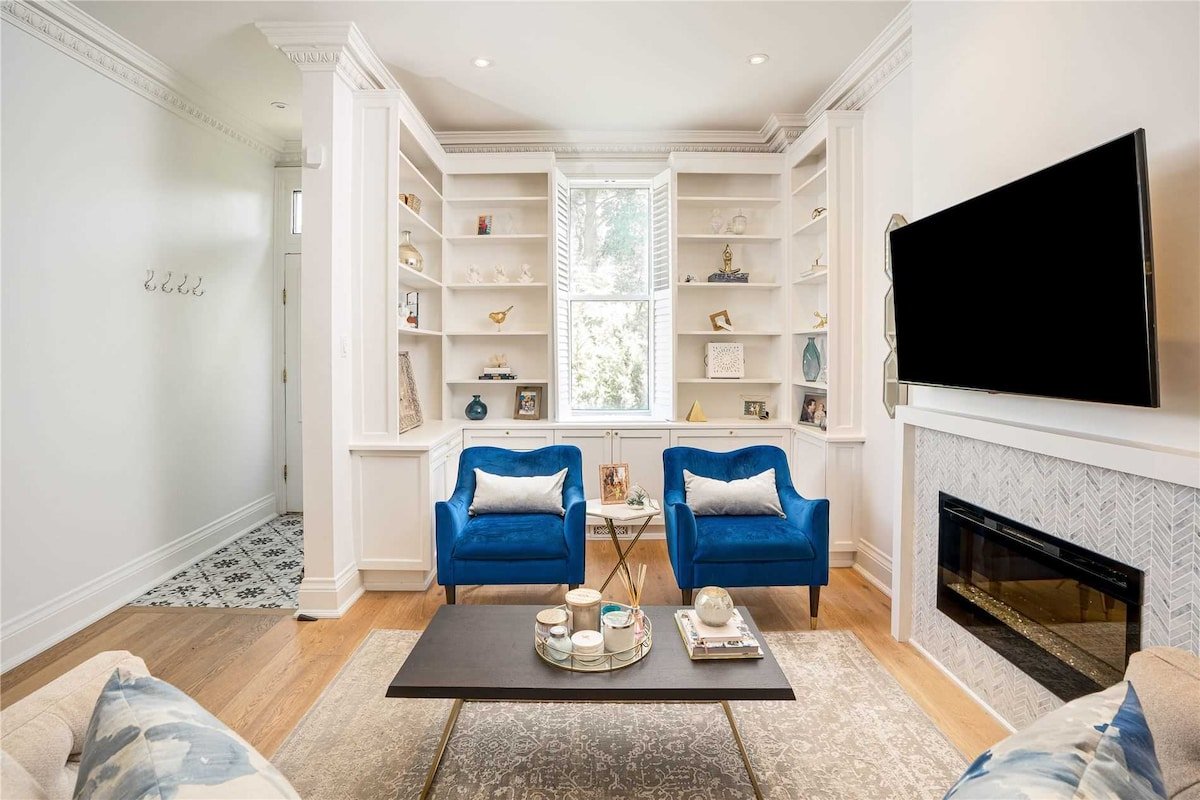 Stunning Yorkville Townhome Backing onto Park gallery image 2