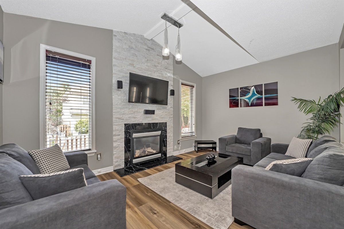 Luxurious single home close to Airport & DT gallery image 2