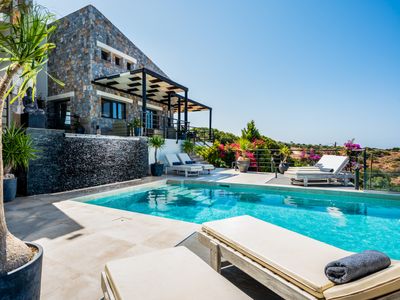 Villa Lofos – 4 Bedroom (optional heated pool)