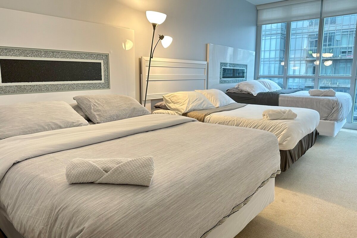 Cityview in the Sky 2Bdrms/2.5Baths 5realbeds gallery image 4