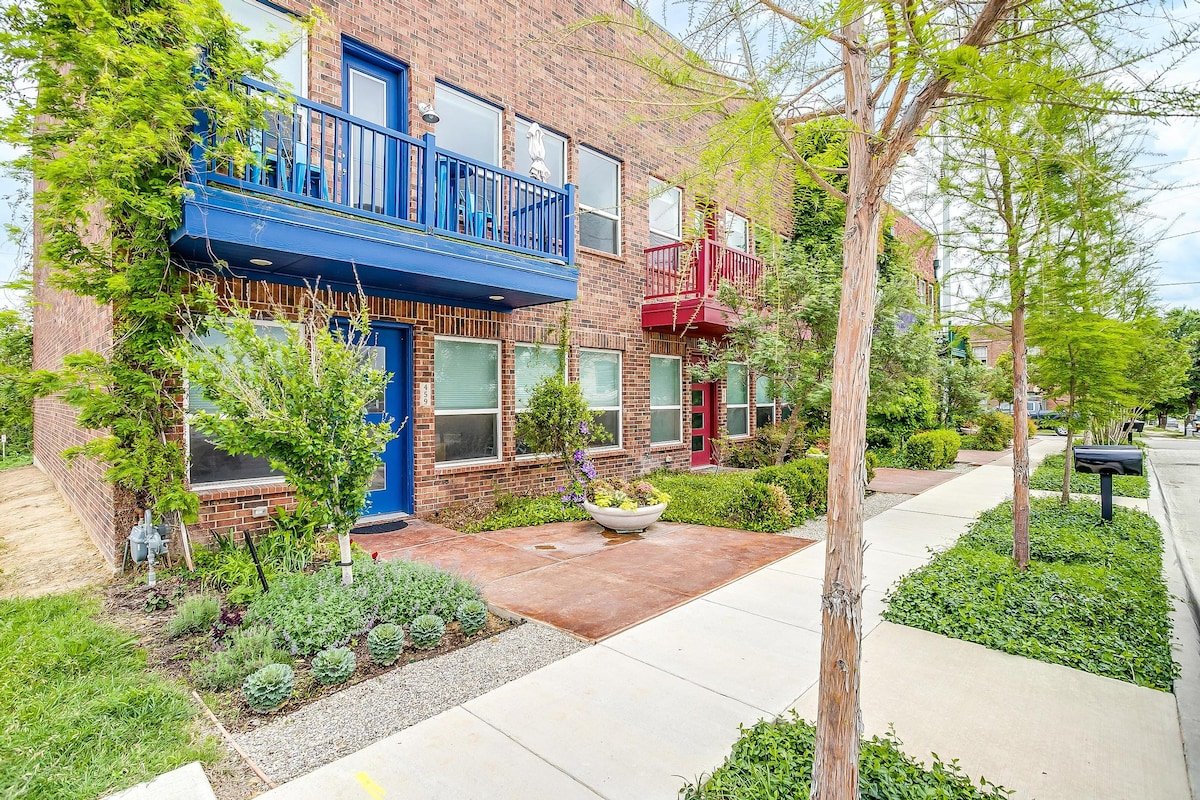 New Luxury 2000 SF Townhome in S. MAIN AREA gallery image 5