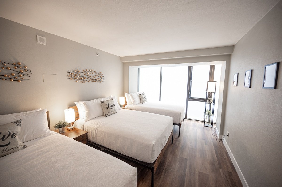 Stay Together on The Strip – 3 Bdrm Condo gallery image 4