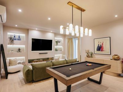 Beautiful Fulham Townhouse with Games Room & Bar