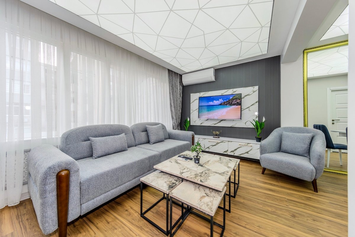 Sisli center 4 bedrooms 2WC Suite with living room gallery image 2