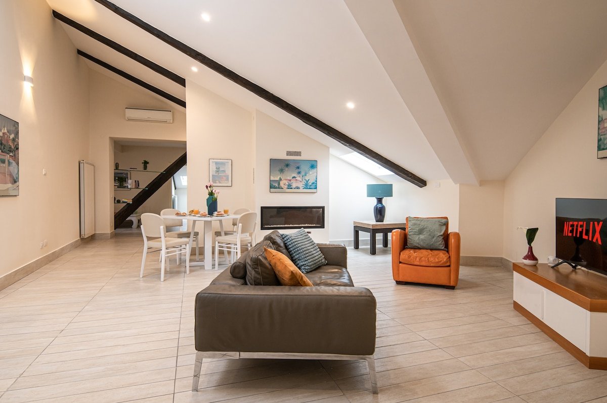 Mansarda Centro Storico Napoli G gallery image 2