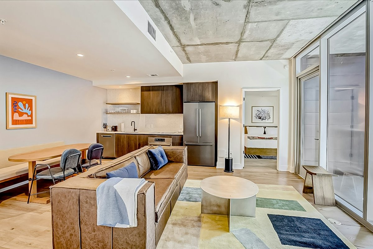 Downtown 2BR | Rooftop Pool | Gym | 18th Flr