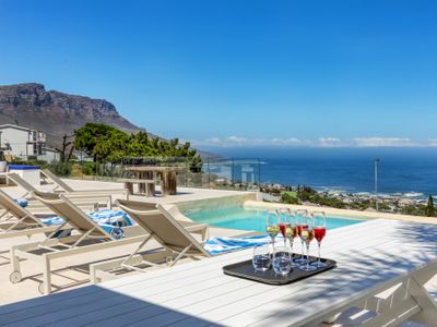 Two Views – 8 Bedroom Villa in Camps Bay & Hot Tub