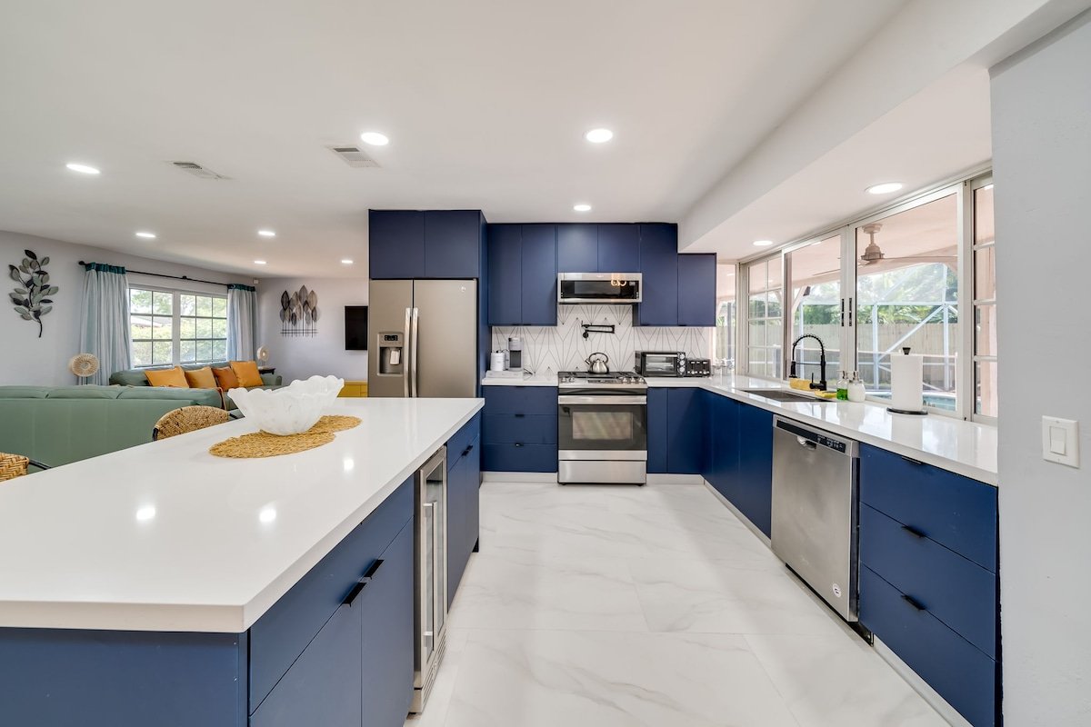 Modern Home with Heated Pool. Flexible Check In. gallery image 5