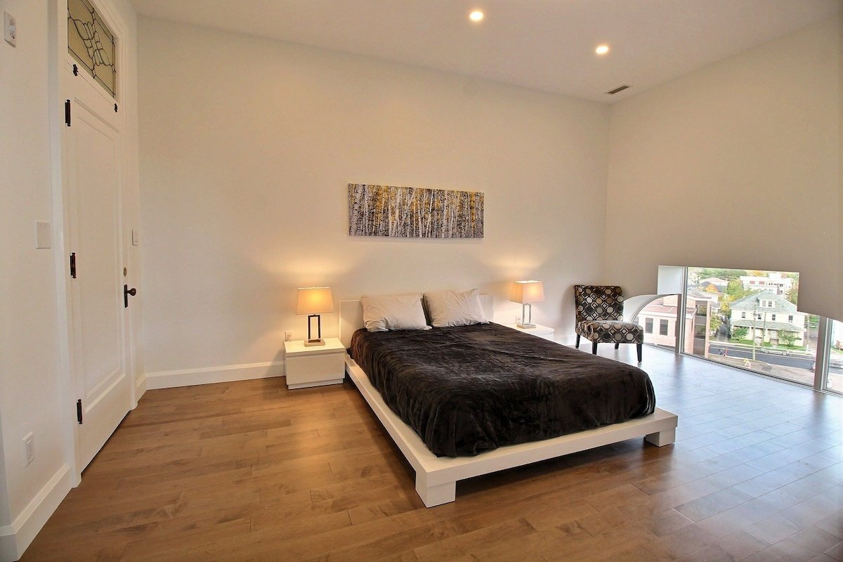 Castle Manor Penthouse – more units available gallery image 5