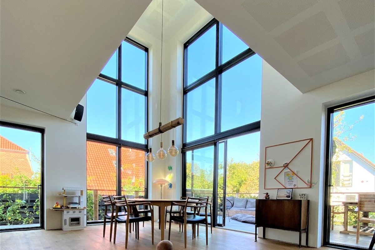 Unique Architect-Designed Home close to CityCentre gallery image 3