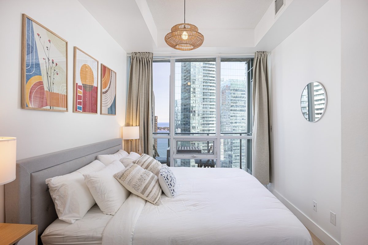 3 Bedroom 2 Bath + Free Parking/ Union Station gallery image 5