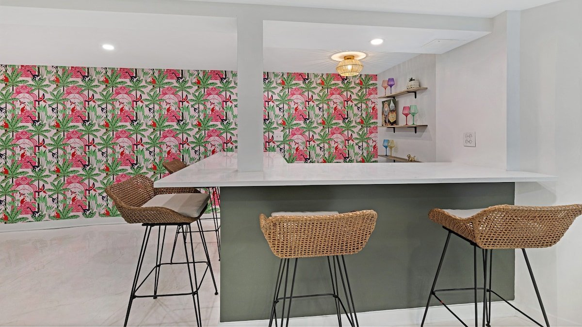 Fun Christmas Retreat, Walk to Wrigley Winterland! gallery image 5