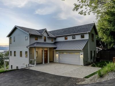 Stylish Seattle farmhouse – Bonus suite + views