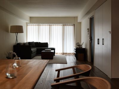 W HOUSE