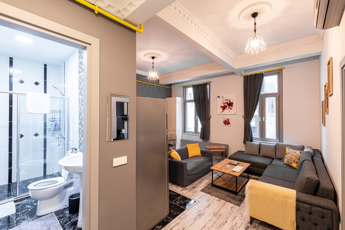 Best location. Taksim, İstiklal. 2 Bedroom. #1 gallery image 5