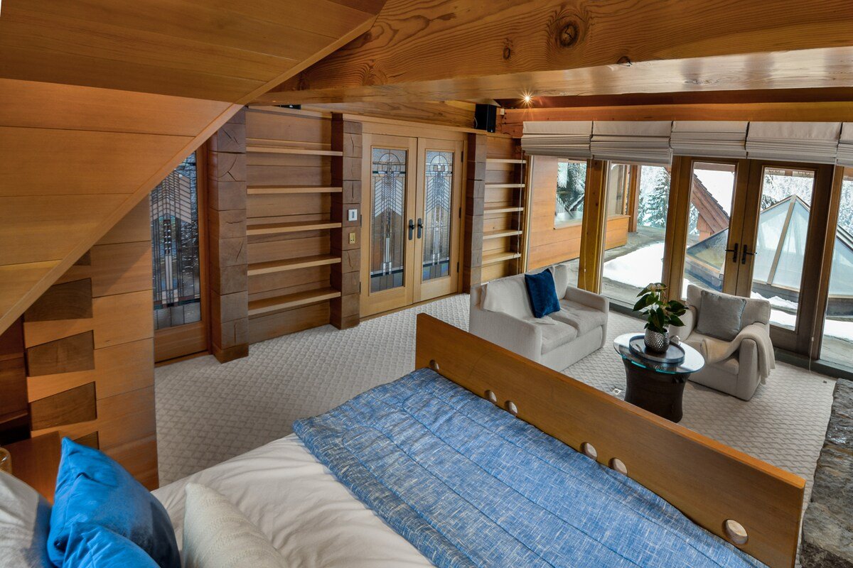 Totem Chalet gallery image 4