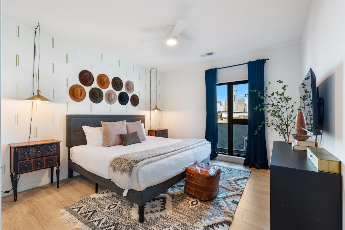 Cuddly Cactus – | NYE Fireworks from Balcony gallery image 2