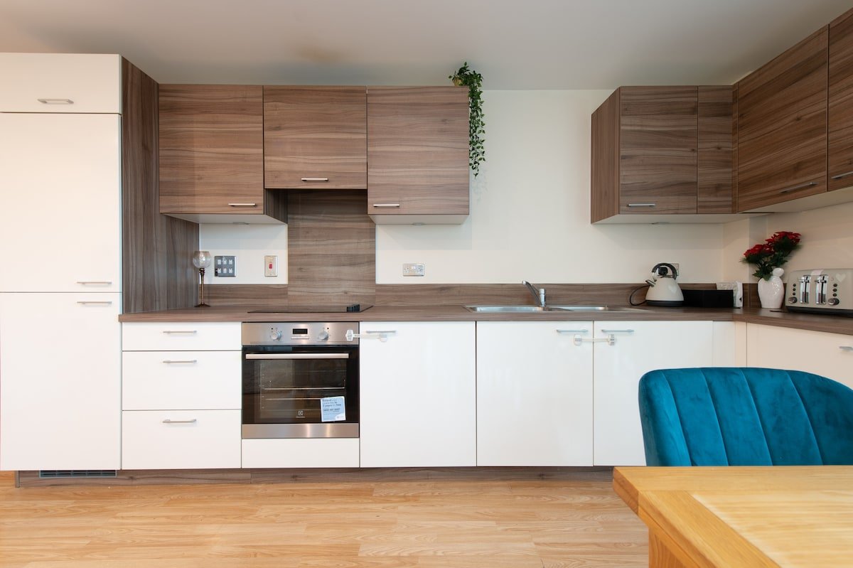 3 bedroom Aldgate East gallery image 4