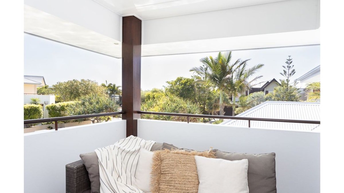 On Northpoint – Heated Pool meters to Salt Village gallery image 5