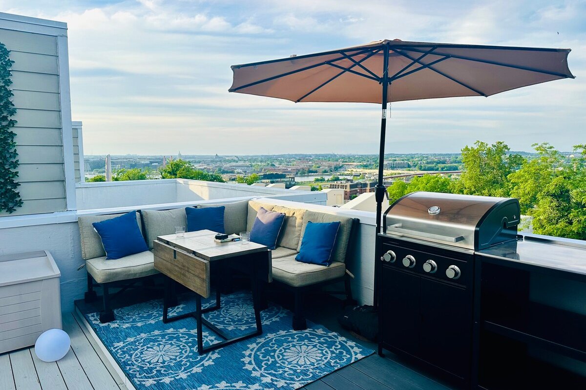 Central Private Rooftop Oasis w/ Hot tub & Parking gallery image 3