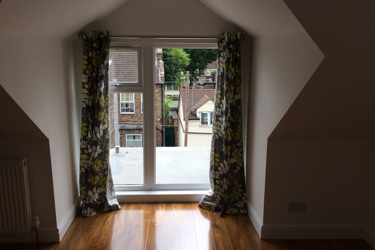 Exceptionally spacious Victorian House gallery image 5