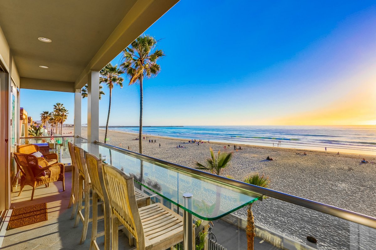 South Beach | Oceanfront 5BR in Mission Beach