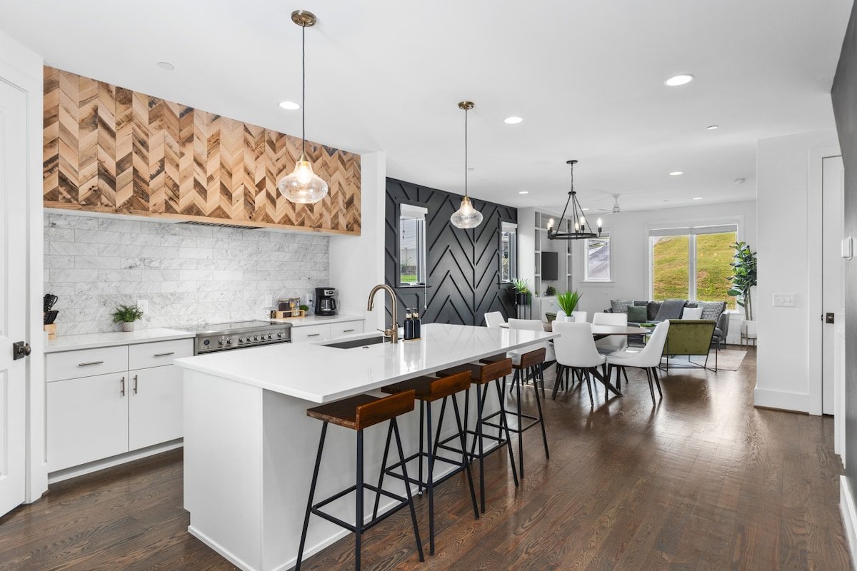 Garage Patio FirePit – Walk to Coffee, Restaurants gallery image 2