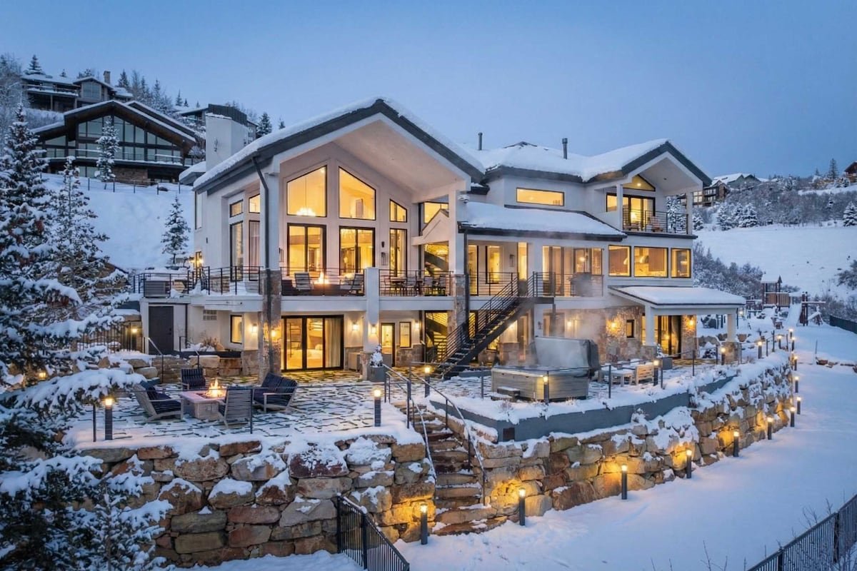 Luxe PC Estate | Chef’s Kitchen + Acreage + Views