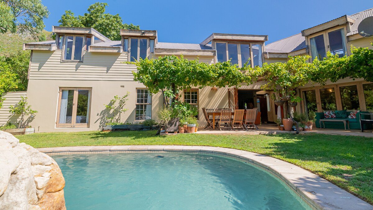 Spacious Family Home in a secure mountain estate gallery image 4