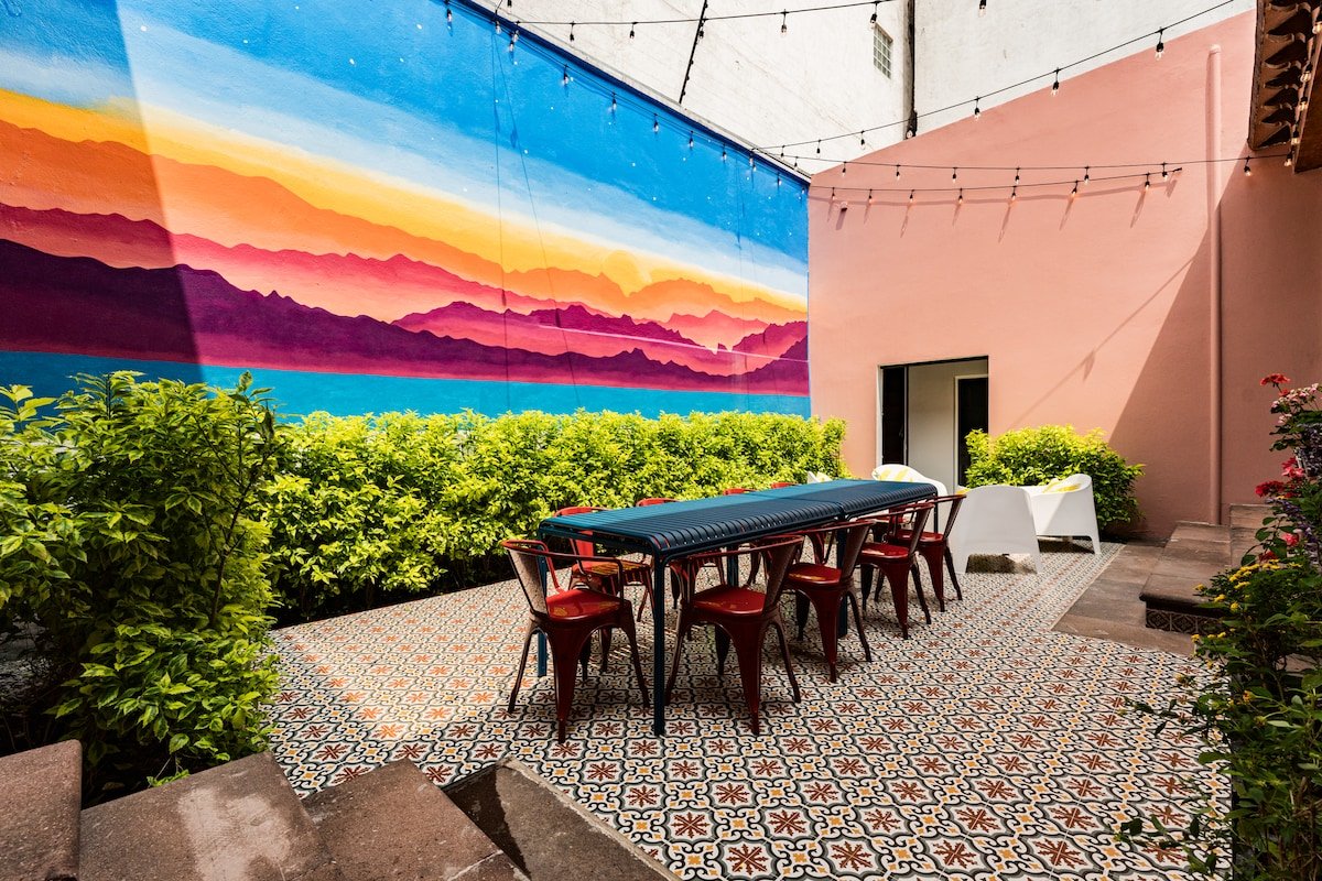 Unique Home with Art and Outdoor Dining Space gallery image 4