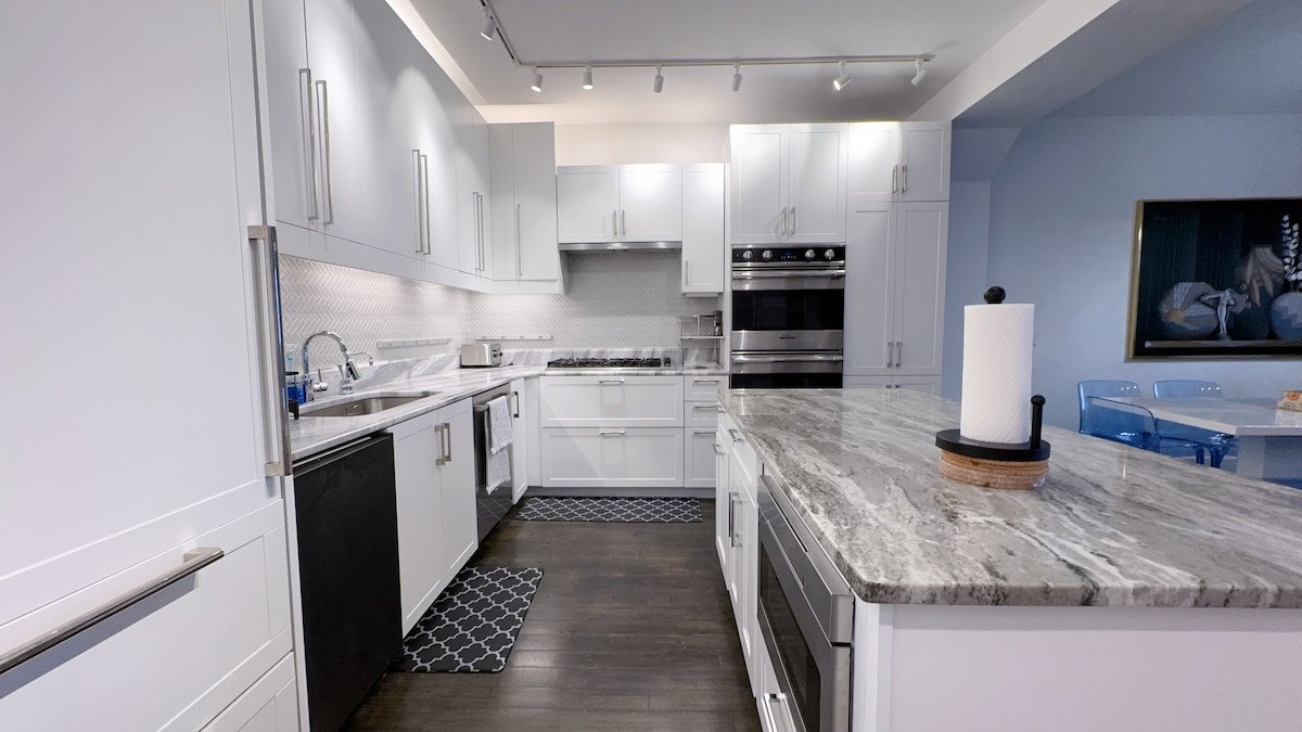 Chic Large 3BR/2BA | Downtown Boston | City Gem! gallery image 3