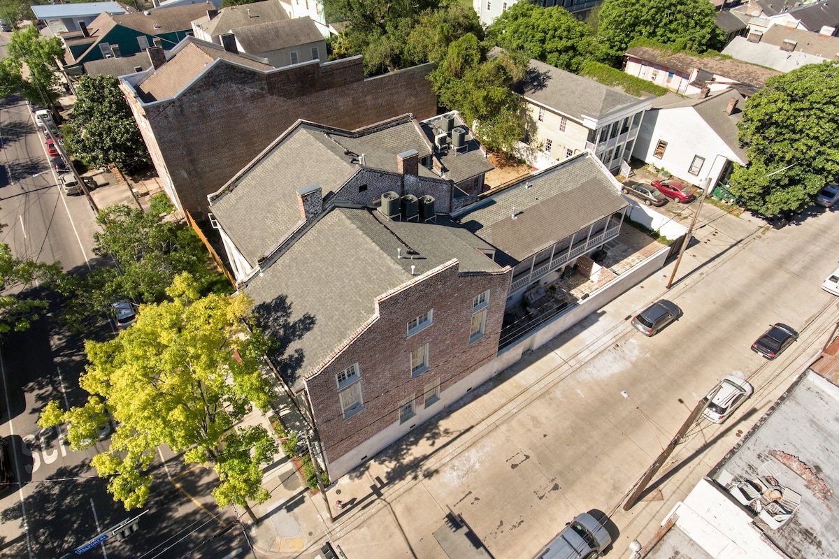 The King of Magazine 5 Bdrm Lower Garden District gallery image 5